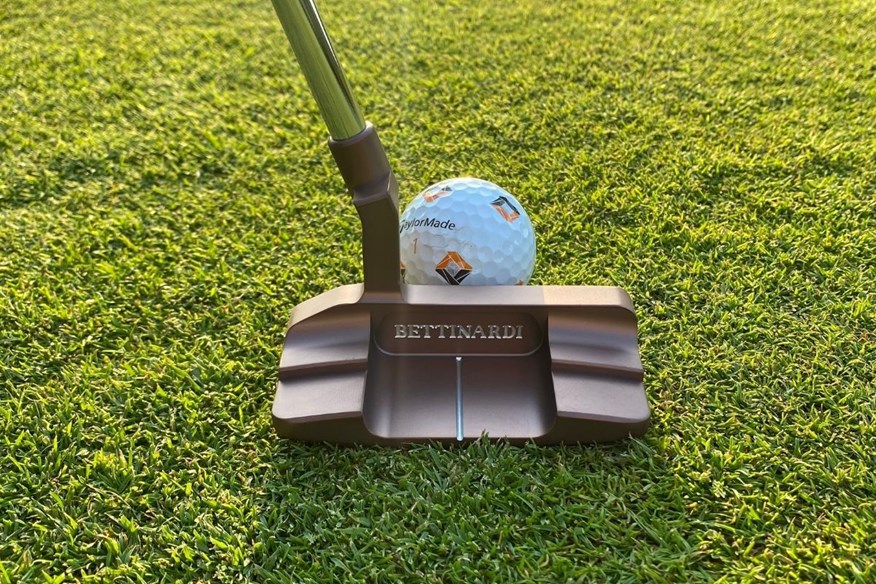 The Bettinardi Queen B 8 putter has a short plumber"s neck